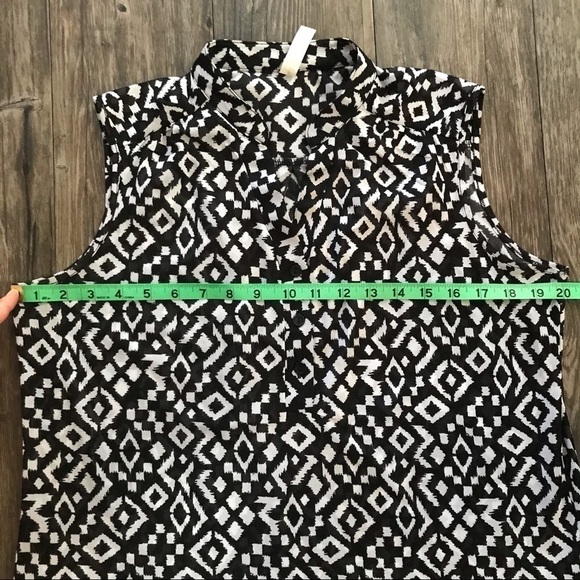 SLEEVELESS Blouse Semi Sheer Black & White. - Picture 5 of 5